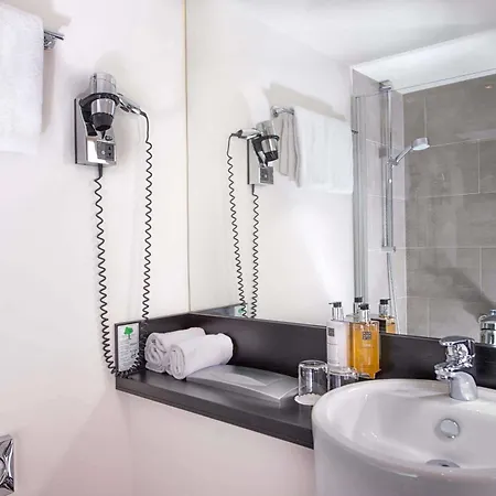 Wyndham Stuttgart Airport Messe Otel 4*