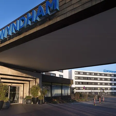 Wyndham Stuttgart Airport Messe Otel 4*