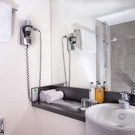 Wyndham Stuttgart Airport Messe Otel 4*